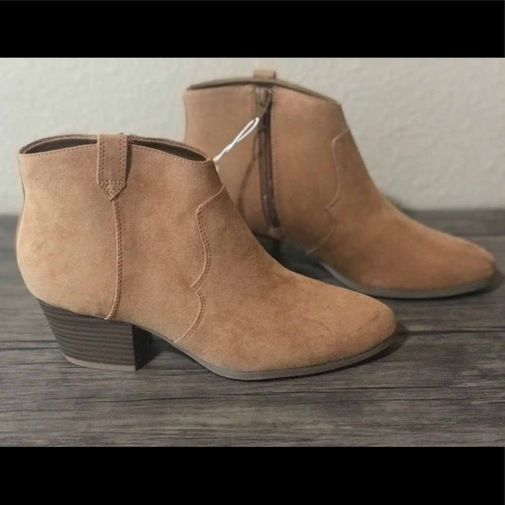 NEW WOMEN'S OLD NAVY Sz 7 SUEDE ANKLE BOOTS TAN